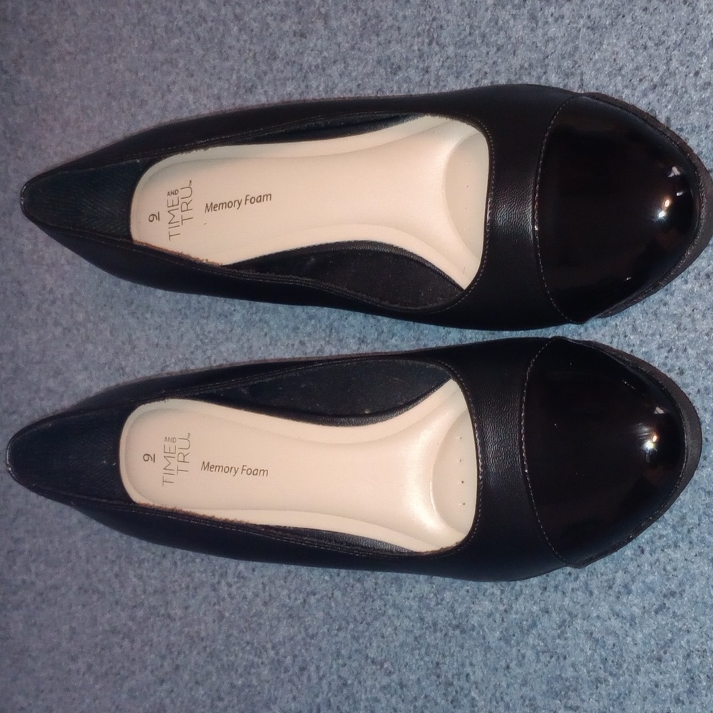Time And True Size 9 Wedges. Like New* - image 2